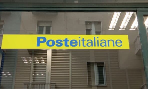 “Mi hanno negato la precedenza alle Poste perché non avevo il bastone”: la denuncia di una torinese con disabilità non evidente