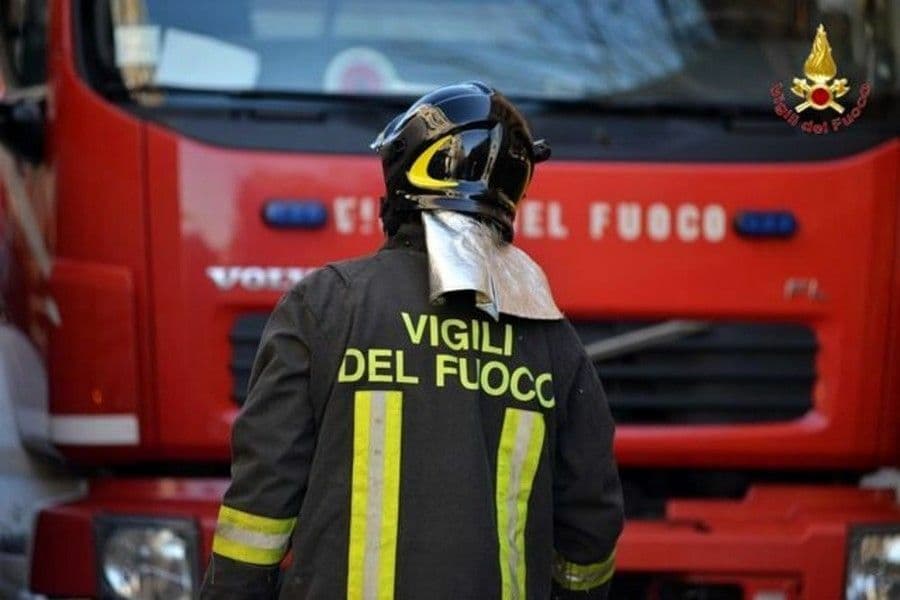Un cane finisce in una zona impervia della Valle Cervo, recuperato dai Vigili del Fuoco