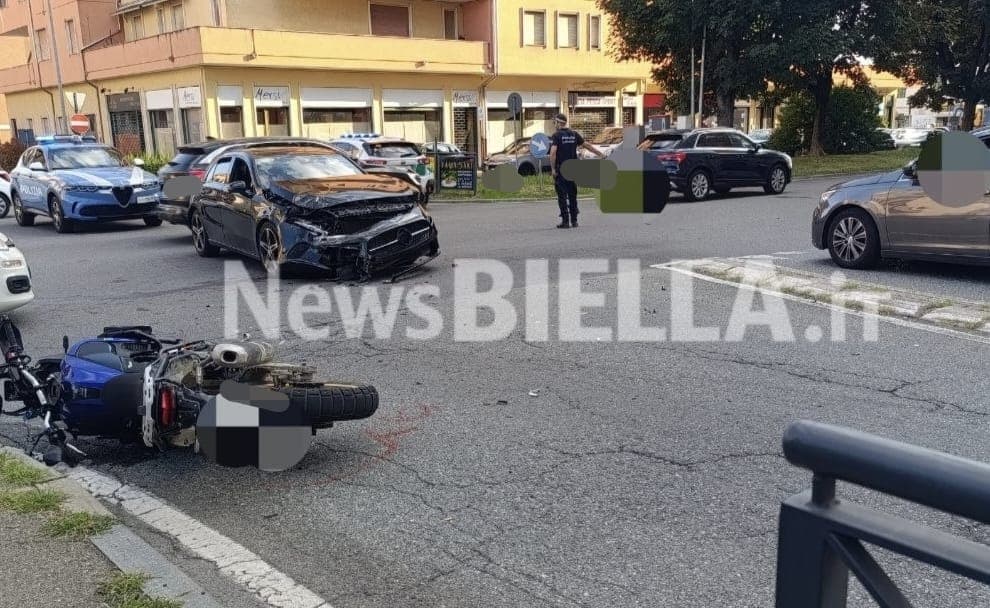 Scontro tra auto e moto a Biella, centauro al Pronto Soccorso FOTO