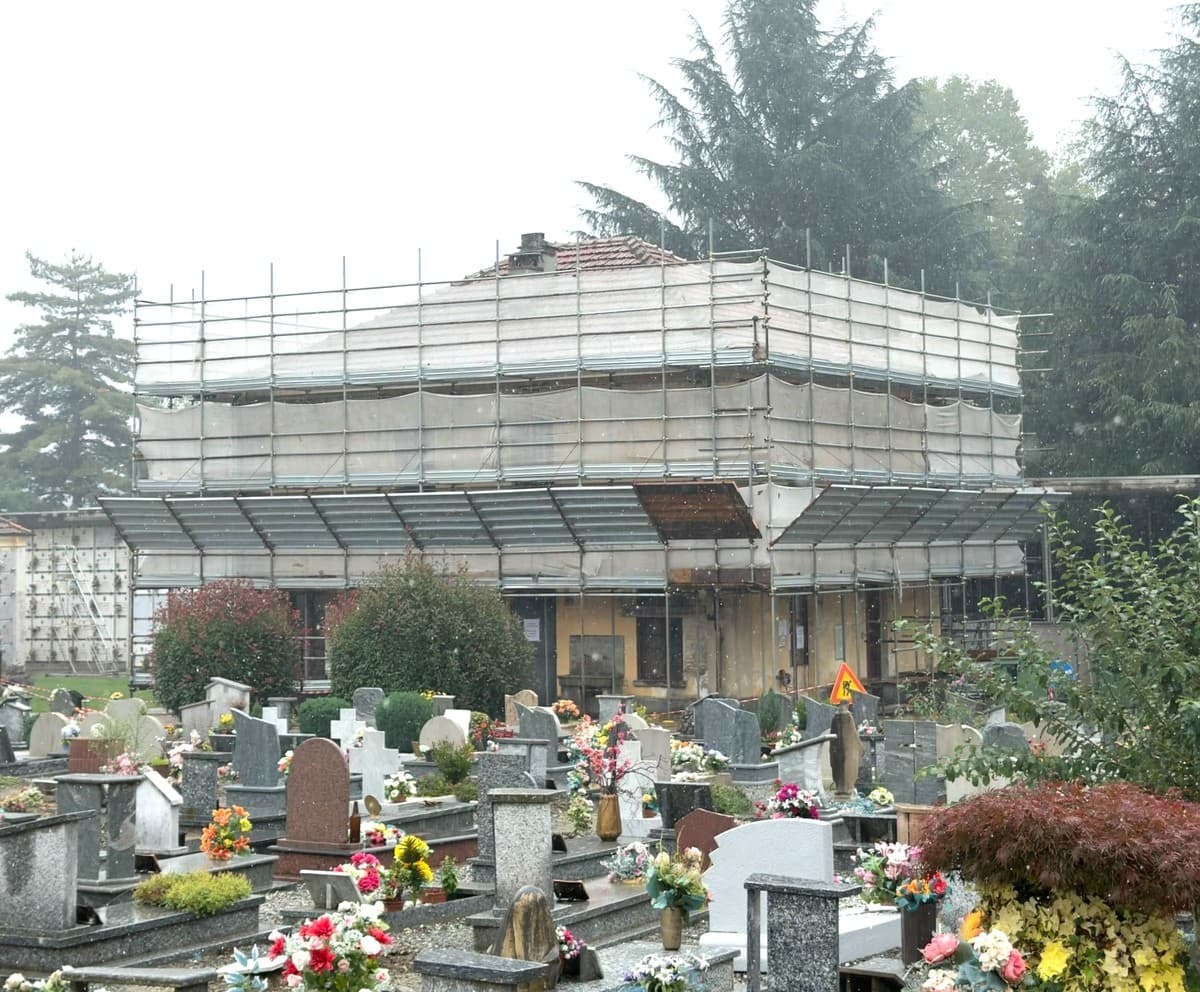 Cura del patrimonio, partiti i lavori al cimitero di Lanzo: un investimento da 127mila euro