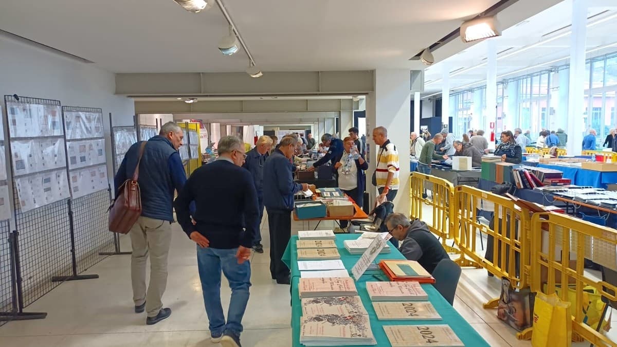 Appassionati di filatelia e numismatica a raccolta per la terza edizione di "Molephil"