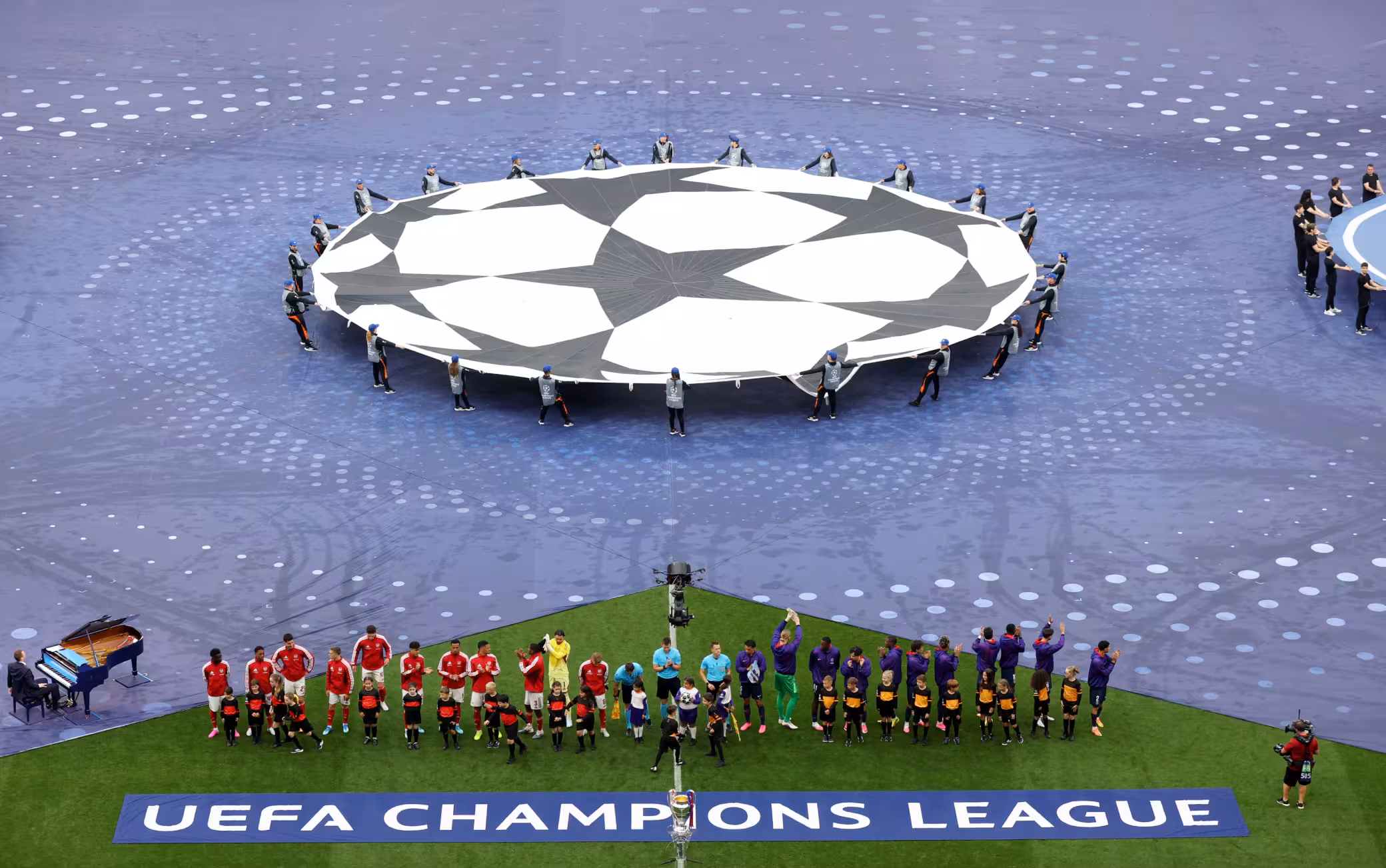 Champions League, serata difficile per Inter e Napoli. Bayern in bilico, Barcellona e Arsenal inarrestabili. Stasera Roma-Real Madrid
