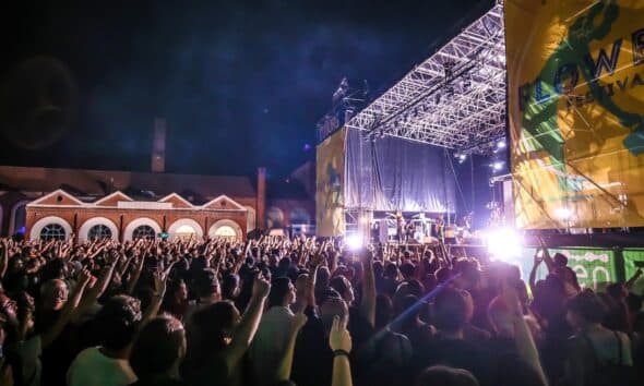 Dal 25 giugno al 17 luglio 2026 nel Cortile della Lavanderia a Vapore a Collegno torna il Flowers Festival