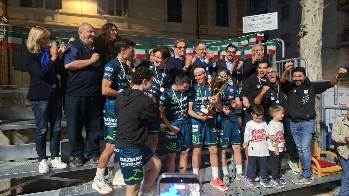 PALLAPUGNO / La Subalcuneo è Campione d’Italia! Finale batticuore a Cuneo: Vacchetto piega Battaglino 11-10 [FOTO e VIDEO]