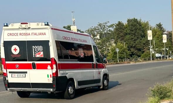 Rivoli: scontro tra auto e moto in via Rosta, centauro al CTO con tre mesi di prognosi