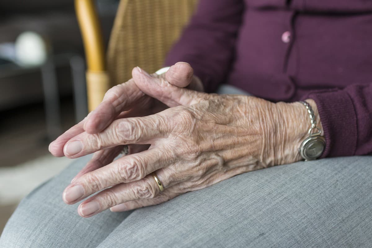 Truffa ai danni di una donna di Cavaglià: sottratti monili dopo essersi introdotto in casa con una scusa