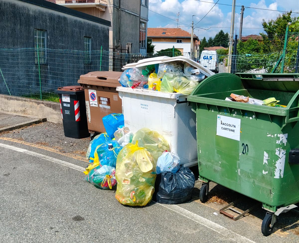 Ponderano, un lettore: "I passaggi per ritirare la plastica non sono più sufficienti" FOTO