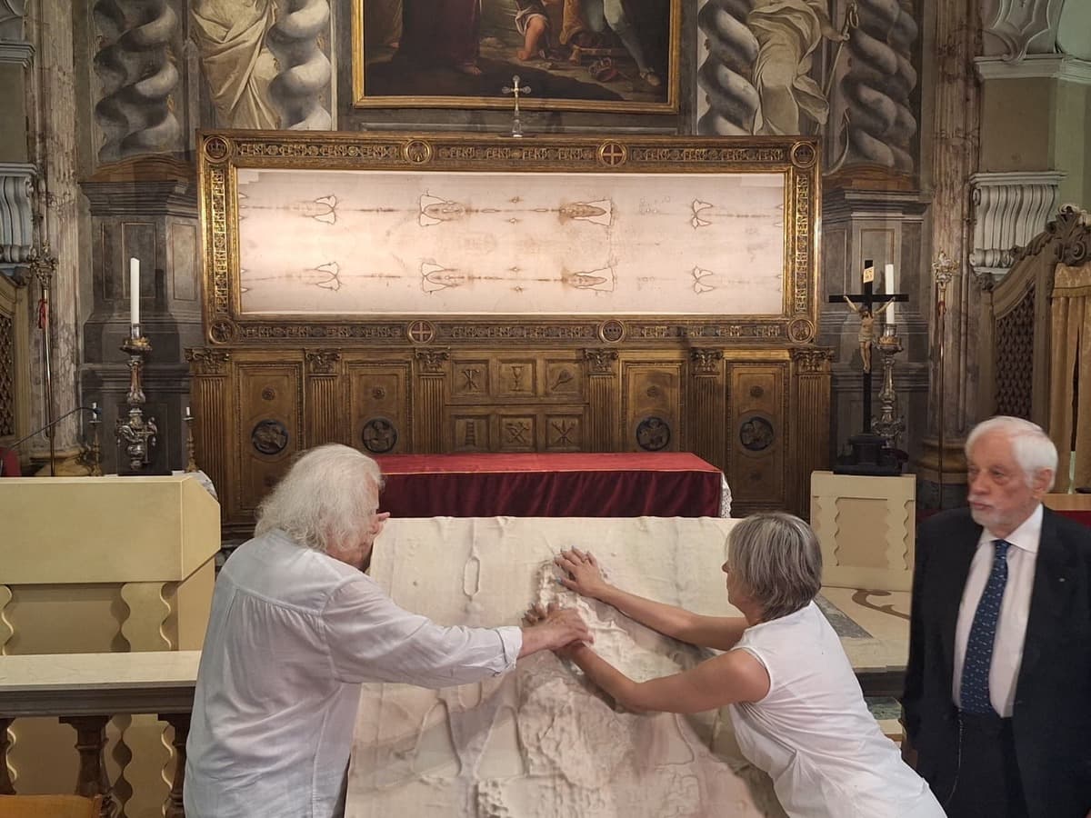 Una Sindone da toccare con mano: presentata la nuova riproduzione visio-tattile della famosa reliquia 