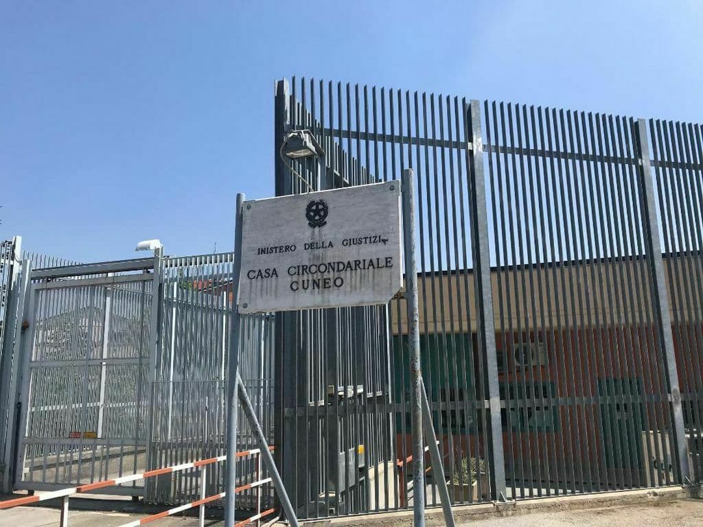 Carcere di Cuneo, presunte violenze sui detenuti: in aula il medico legale e i vertici dell'istituto 