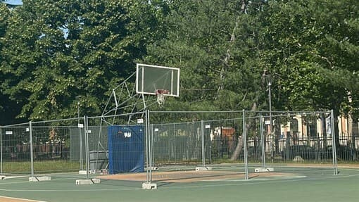 Il degrado entra in campo e dimezza il basket a Piazza d’Armi
