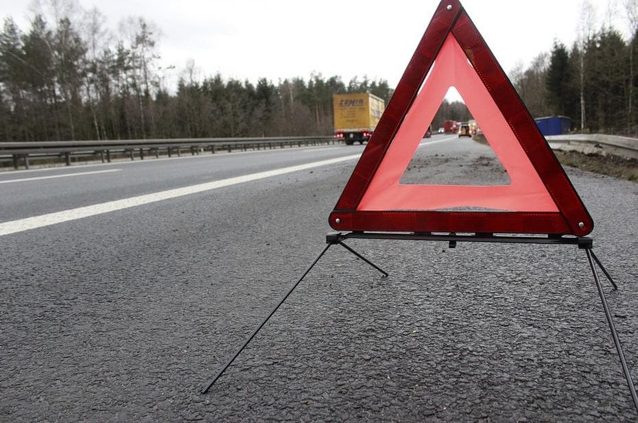 Scontro tra auto e moto sulla SP661 a Murazzano. Intervento in corso per liberare i passeggeri incastrati nel veicolo