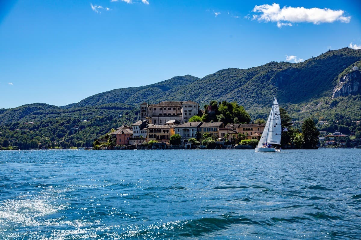 Vela Viva 15 approda sul Lago Maggiore: una giornata di sport, natura e passione per la vela