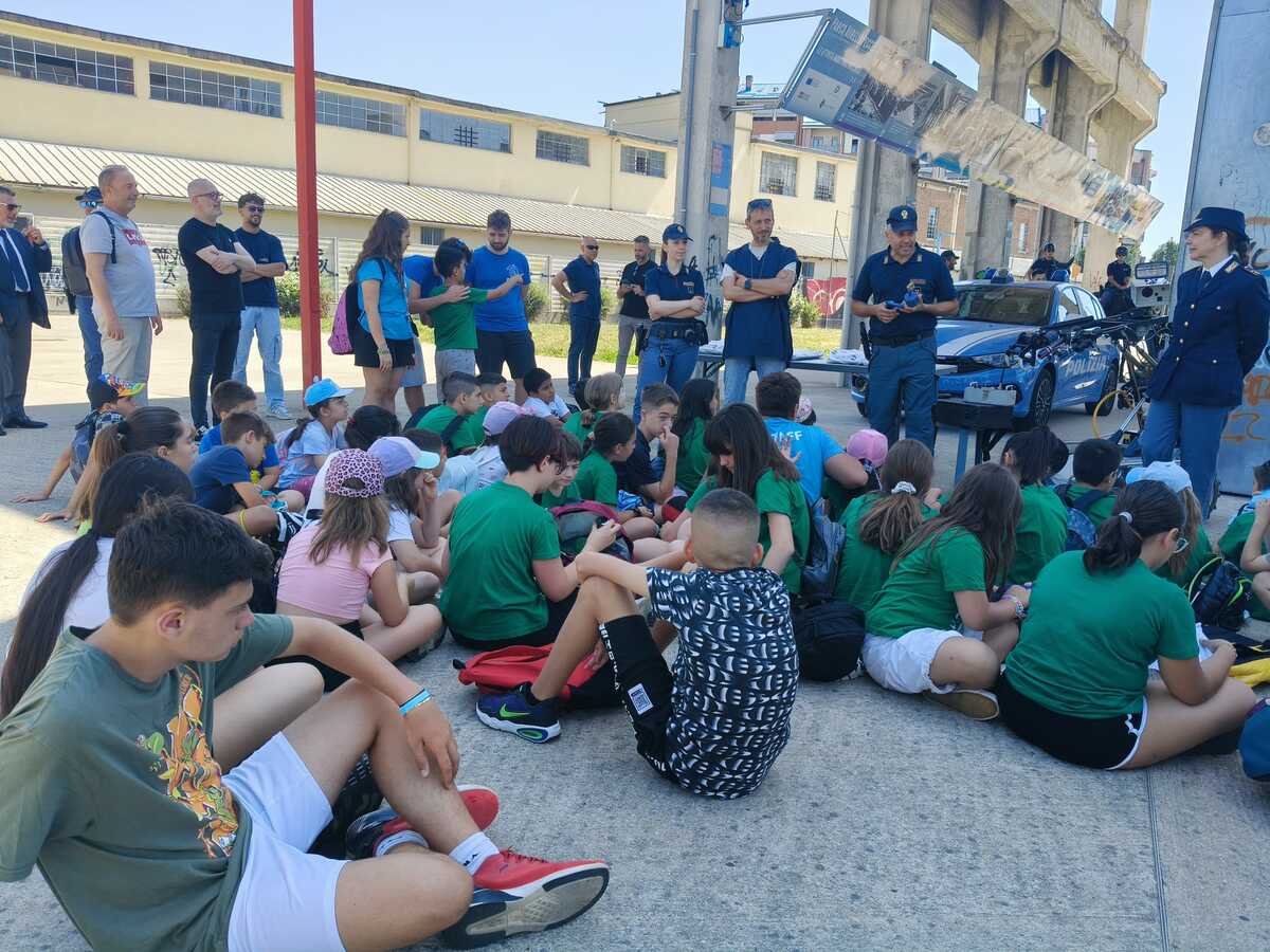 Non solo spaccio, i bambini di Barriera al Peccei a lezioni di legalità con la Polizia