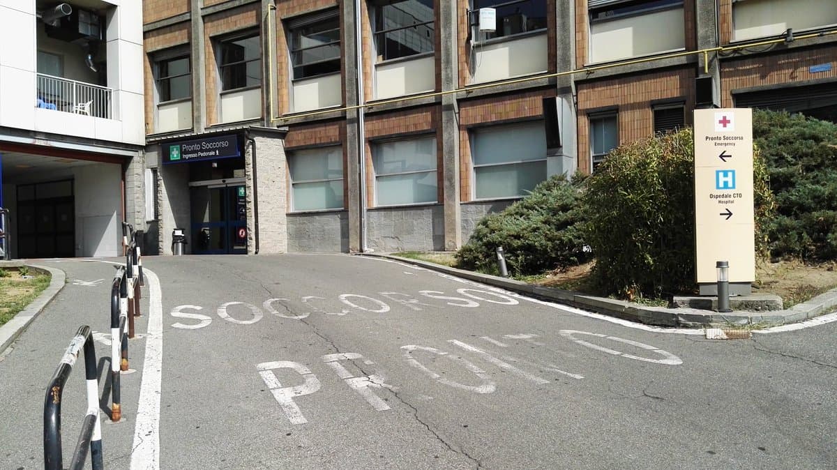Scontro tra auto e moto sulla statale 228 a Bollengo: muore motociclista di 53 anni
