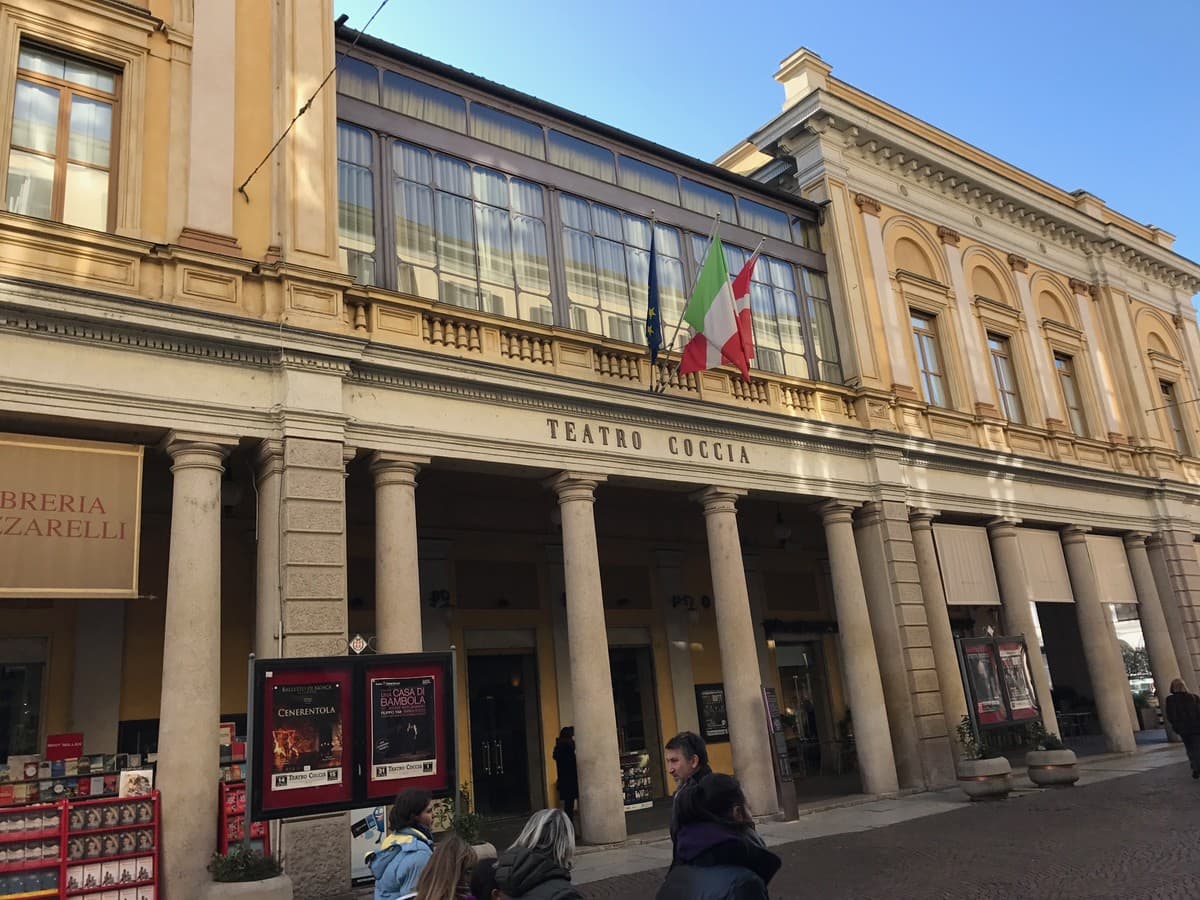 Teatro Coccia, doppio appuntamento con “I Legnanesi” in scena con “I Promossi Sposi”