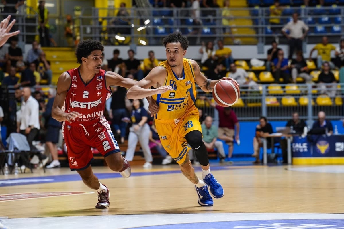 Reale Mutua Basket Torino, falsa partenza all'esordio: Gemini Mestre domina il finale al Pala Gianni Asti