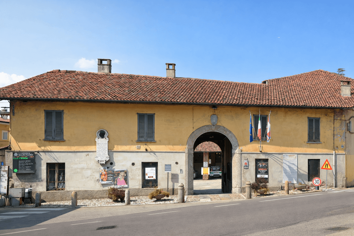 Varallo Pombia investe sul futuro: nuova viabilità, parcheggi e area giochi per il polo dell’infanzia