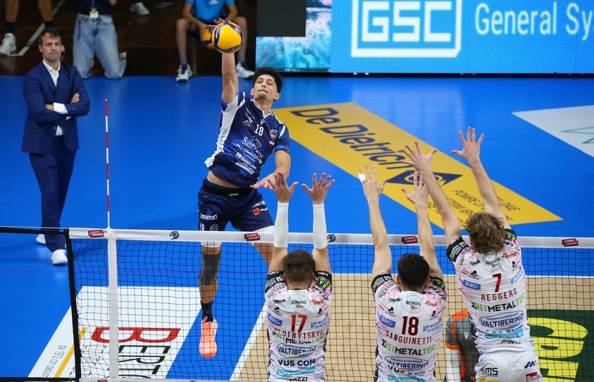 SUPERLEGA/ Più di 4mila  tifosi trascinano l'Acqua Sant'Anna Cuneo:  i campioni d'Italia di Perugia passano solo al tie-break