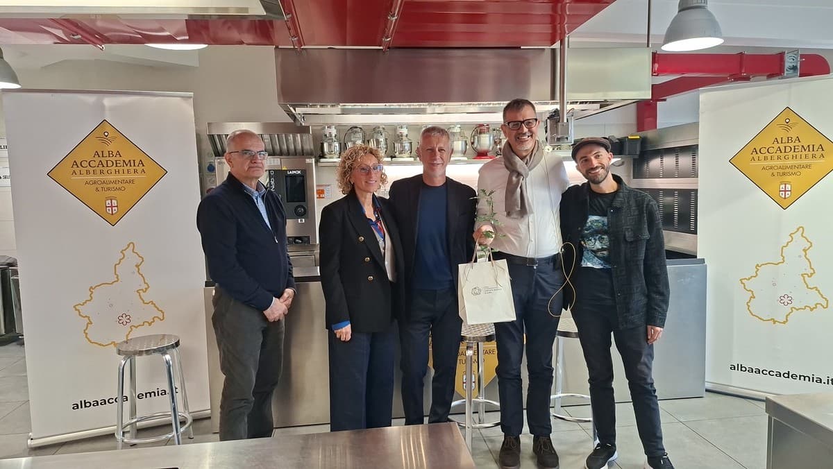 L'Ente Fiera di Alba premia con il "Dawn to Earth" lo chef stellato Antonio Guida [FOTO e VIDEO]