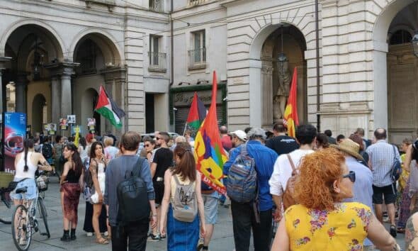Torino in marcia per Dina e Domenico detenuti in Libia: “Liberateli subito”