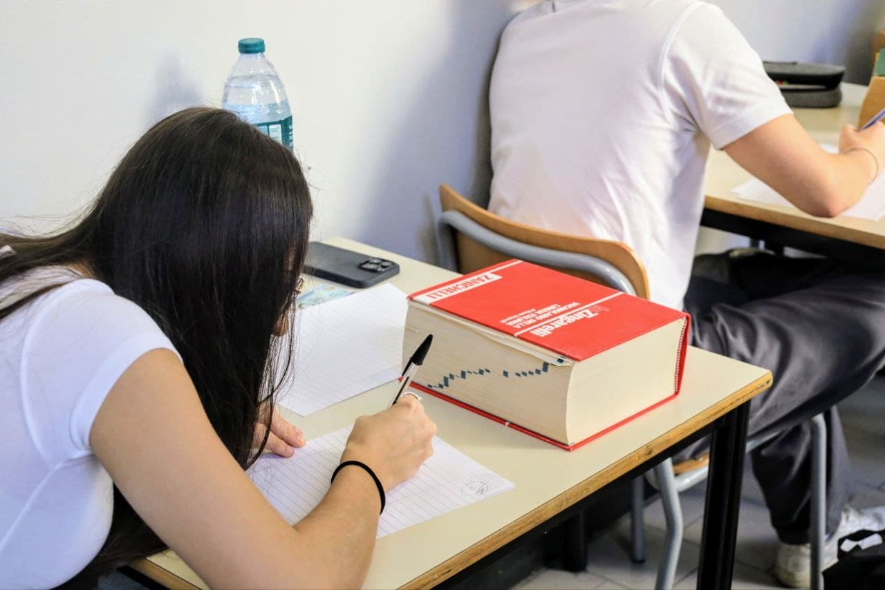 Maturità 2026, oggi la seconda prova: al Classico è caccia a Seneca e Cicerone per il Latino, allo Scientifico la sfida con lo studio di funzione e i problemi di realtà