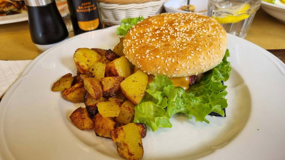 Buon appetito! Oggi, 18 settembre è il Cheeseburger Day