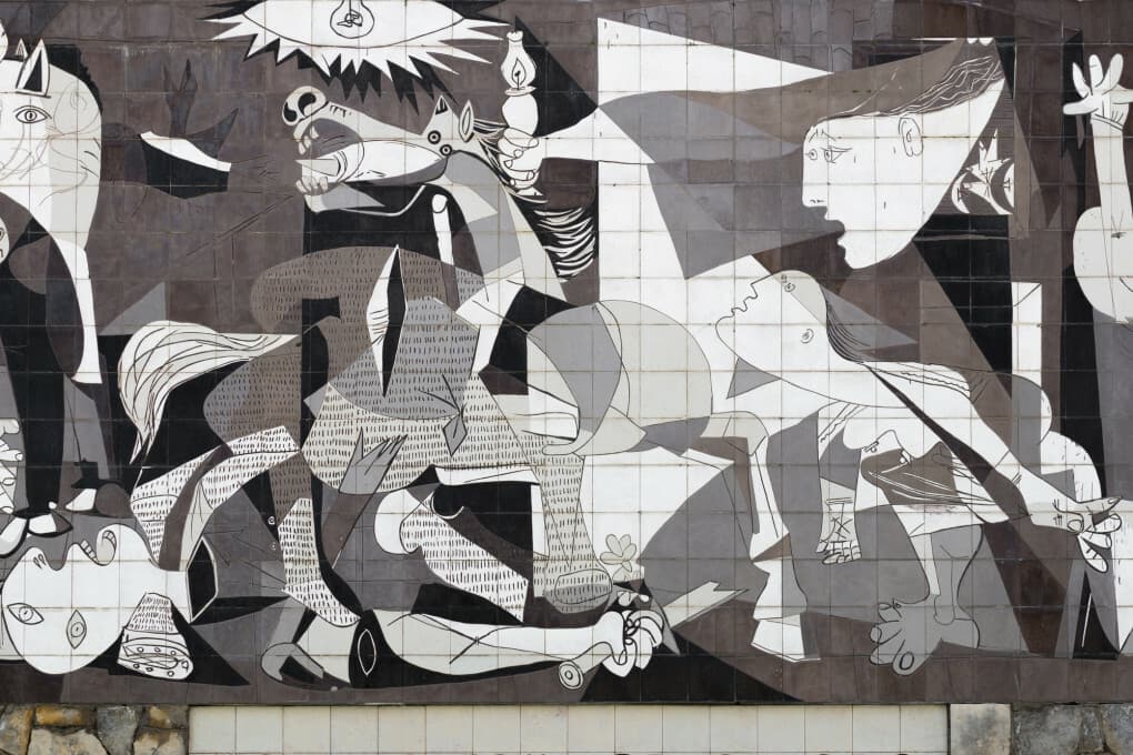 Bra, Albedo invita alla visita guidata alla copia del dipinto Guernica, con Marina Isu