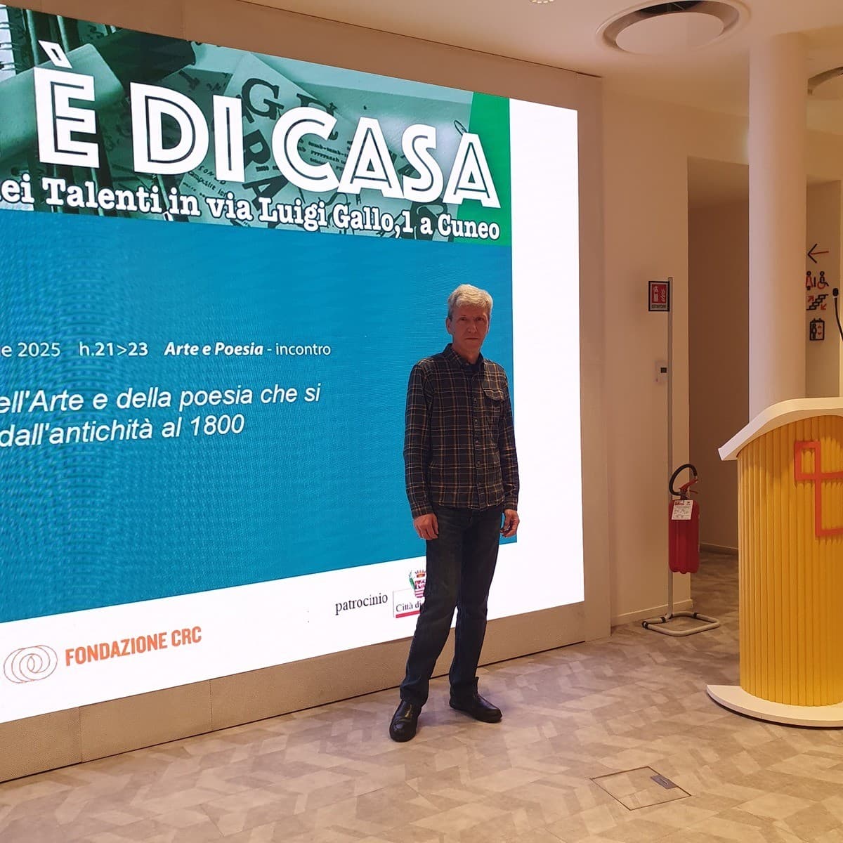 L'artista Domenico Olivero protagonista a Torino per HERE 2026 con l'opera "Gold Anarchy"