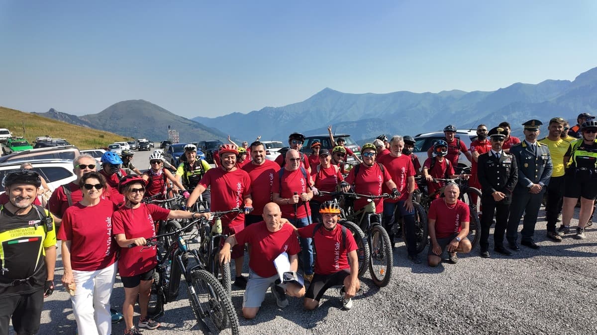 Alta Via del Sale, inaugurata la stagione: centinaia di ciclisti alla pedalata tra Limone e il Don Barbera [VIDEO]