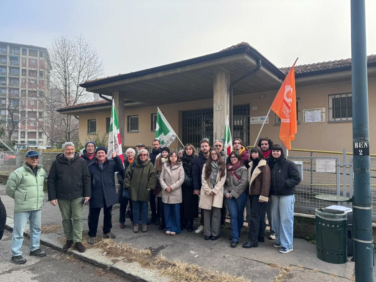 Mirafiori in piazza contro la chiusura del consultorio di via Bellono: “I diritti non si tagliano, si difendono”