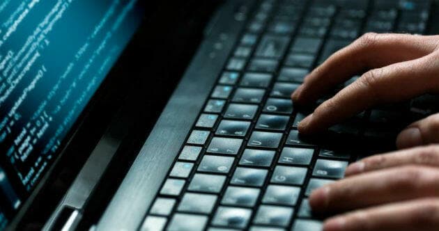 Registrano il marchio e il giorno dopo scatta il ricatto via email: nuova truffa informatica colpisce anche nel Cuneese