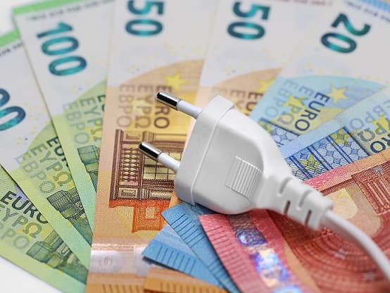 Crisi nel Golfo, +1,8 miliardi in sei mesi la spesa per luce e gas delle famiglie italiane
