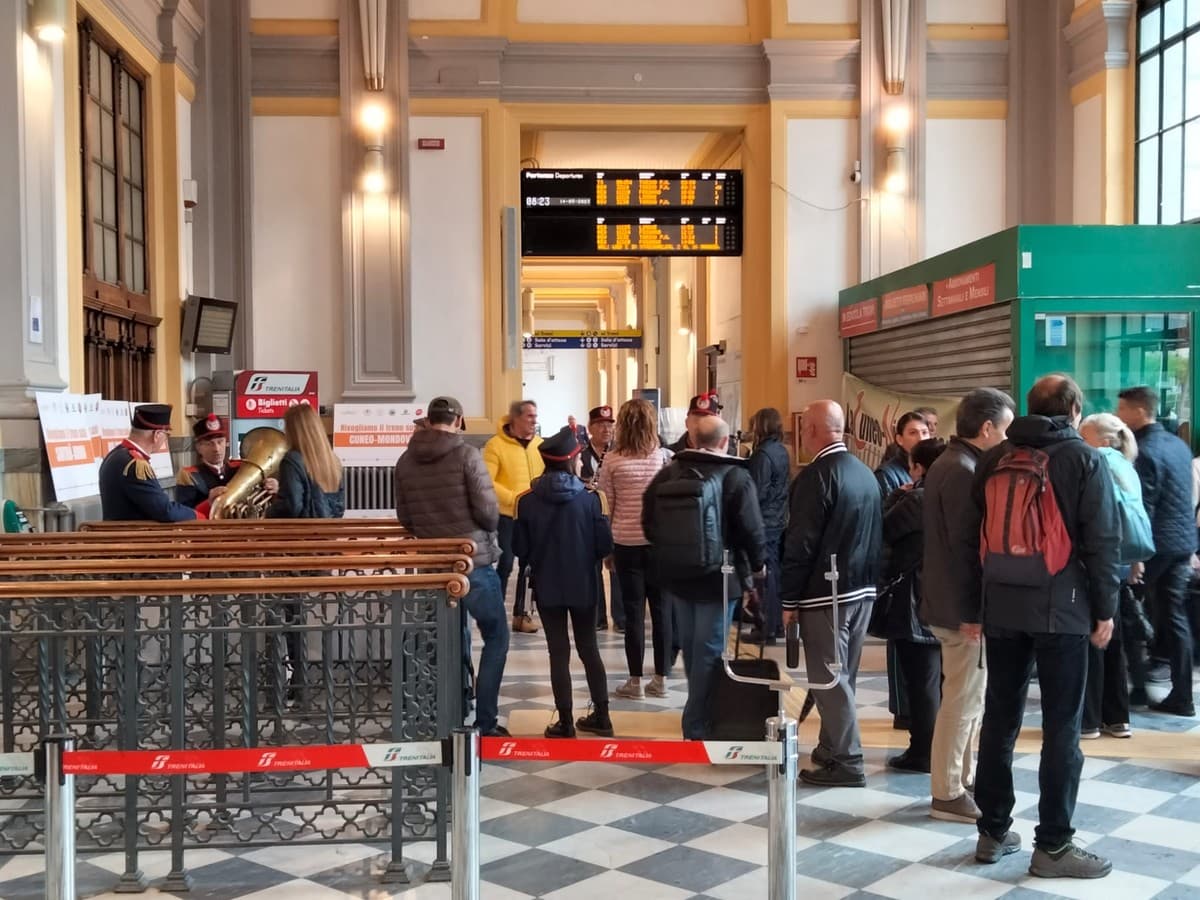Addetti alla vendita e all'assistenza clienti di Trenitalia in sciopero venerdì 26 giugno