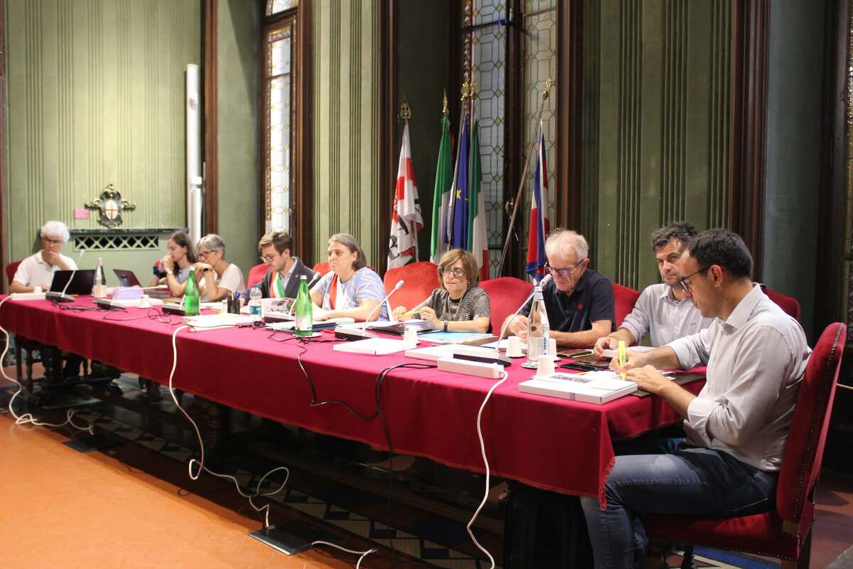 Ad Alba il rinvio del nuovo appalto rifiuti accende il confronto sulla Tari