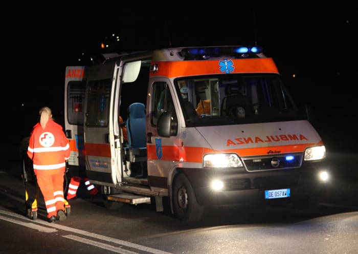 Dal Nord Ovest - Malore in piscina, 21enne in arresto cardiaco salvato dal 118