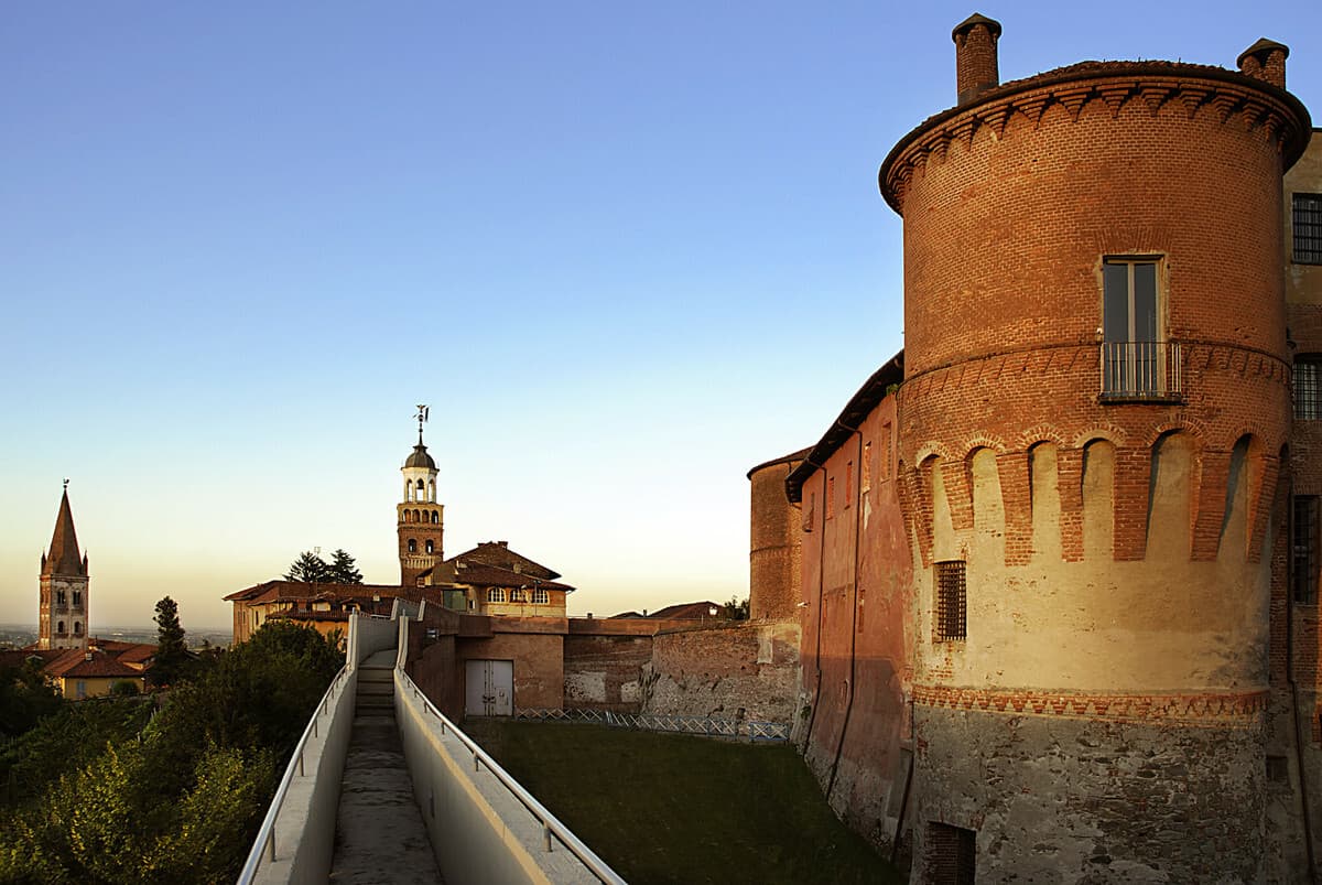 ​"L'invisibile necessario" alla Castiglia di Saluzzo: nove artisti a confronto sui confini del sacro