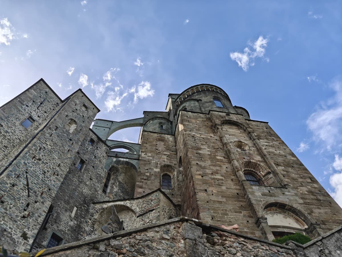 Si celebrano gli Arcangeli, festa alla Sacra di San Michele, simbolo del Piemonte