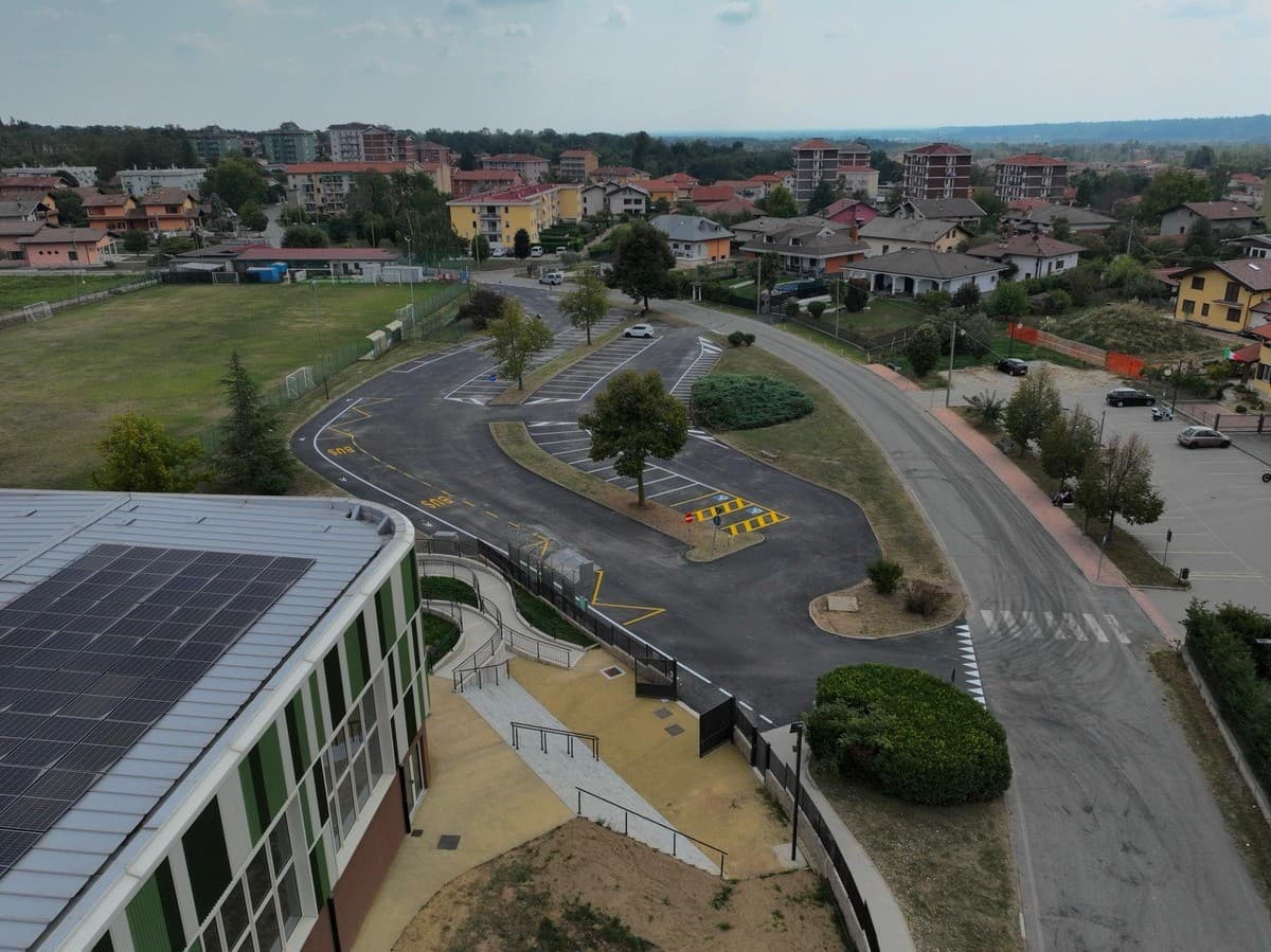 Liceo del Cossatese e Vallestrona, asfaltato il parcheggio 
