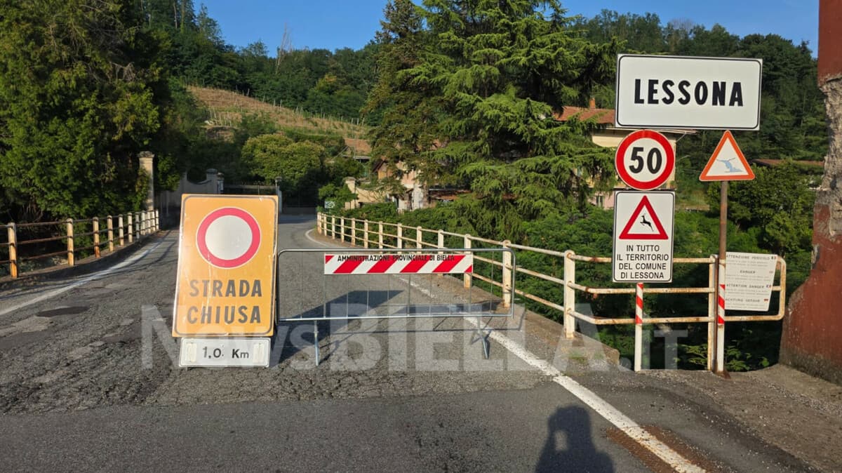 Lessona, chiude via Cesone per cedimento stradale: cambia la viabilità sulla SP219 dopo il Ponte Guelpa FOTO