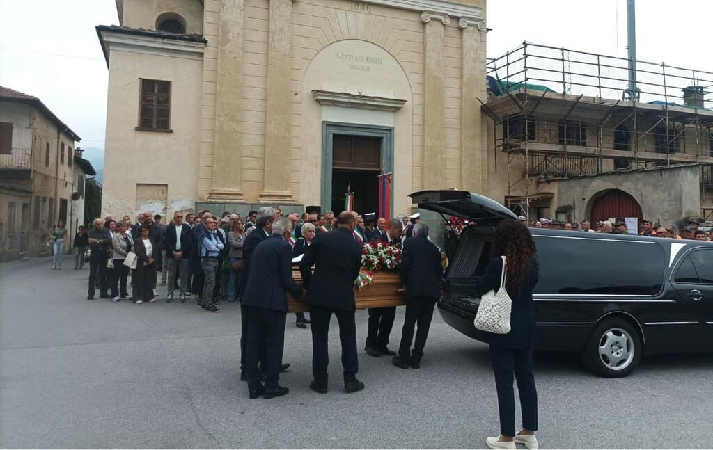 L’ultimo saluto a Maurino, “il sindaco che sapeva vedere opportunità dove gli altri vedono problemi”