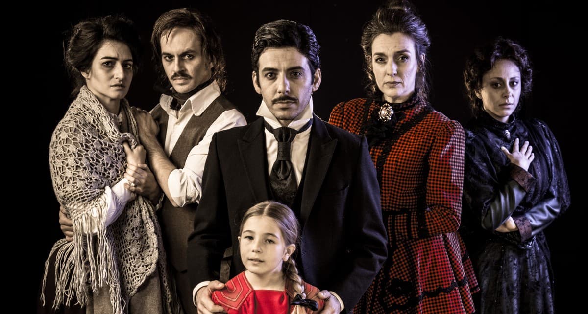 Ad Halloween torna "La Vedova": il noir gotico che trasforma il teatro in un film dell'orrore
