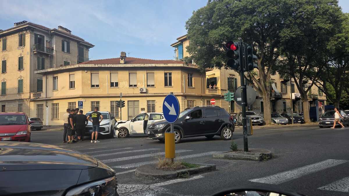 Incidente in corso Peschiera: coinvolti due mezzi 