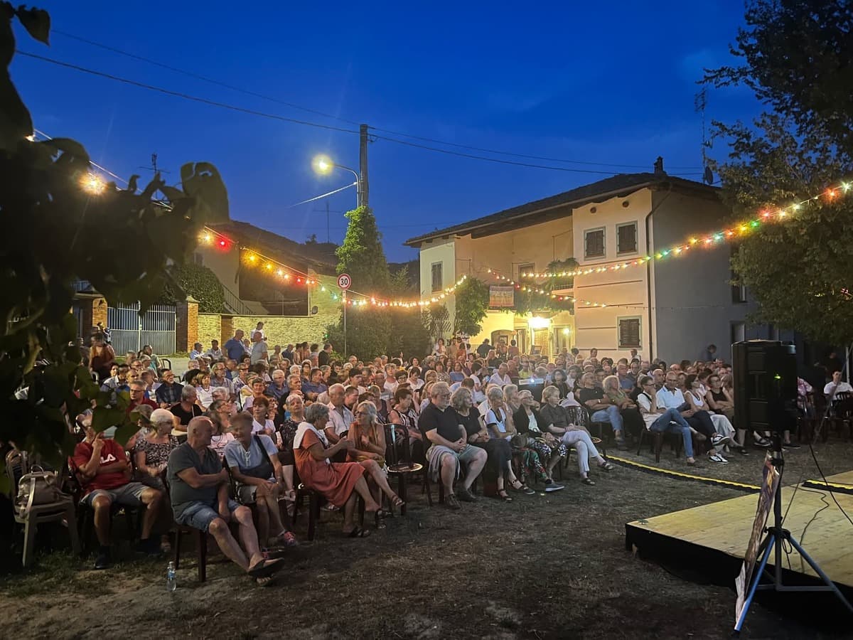 Naviante di Farigliano, successo per la prima assoluta di "Tutto era turbo... o quasi" di Remo Schellino