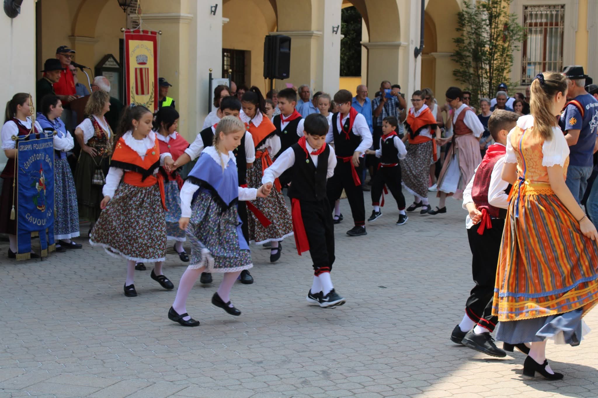 Quando le tradizioni si incontrano: Cavour per un giorno capitale del folklore