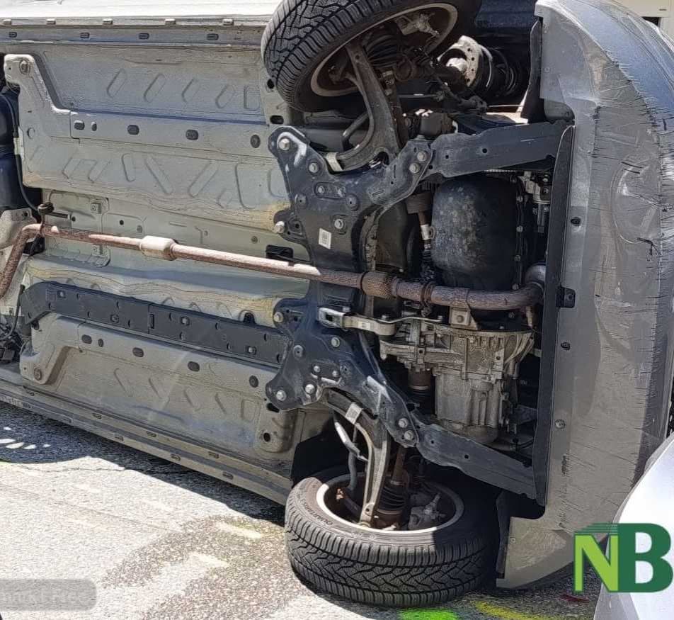 Pollone, auto si ribalta in via Frassati: ferito il conducente