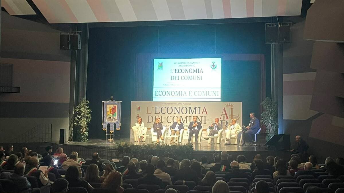 Semplificazione e sviluppo, la ricetta della Regione per i Comuni: "Meno burocrazia per attrarre investimenti"