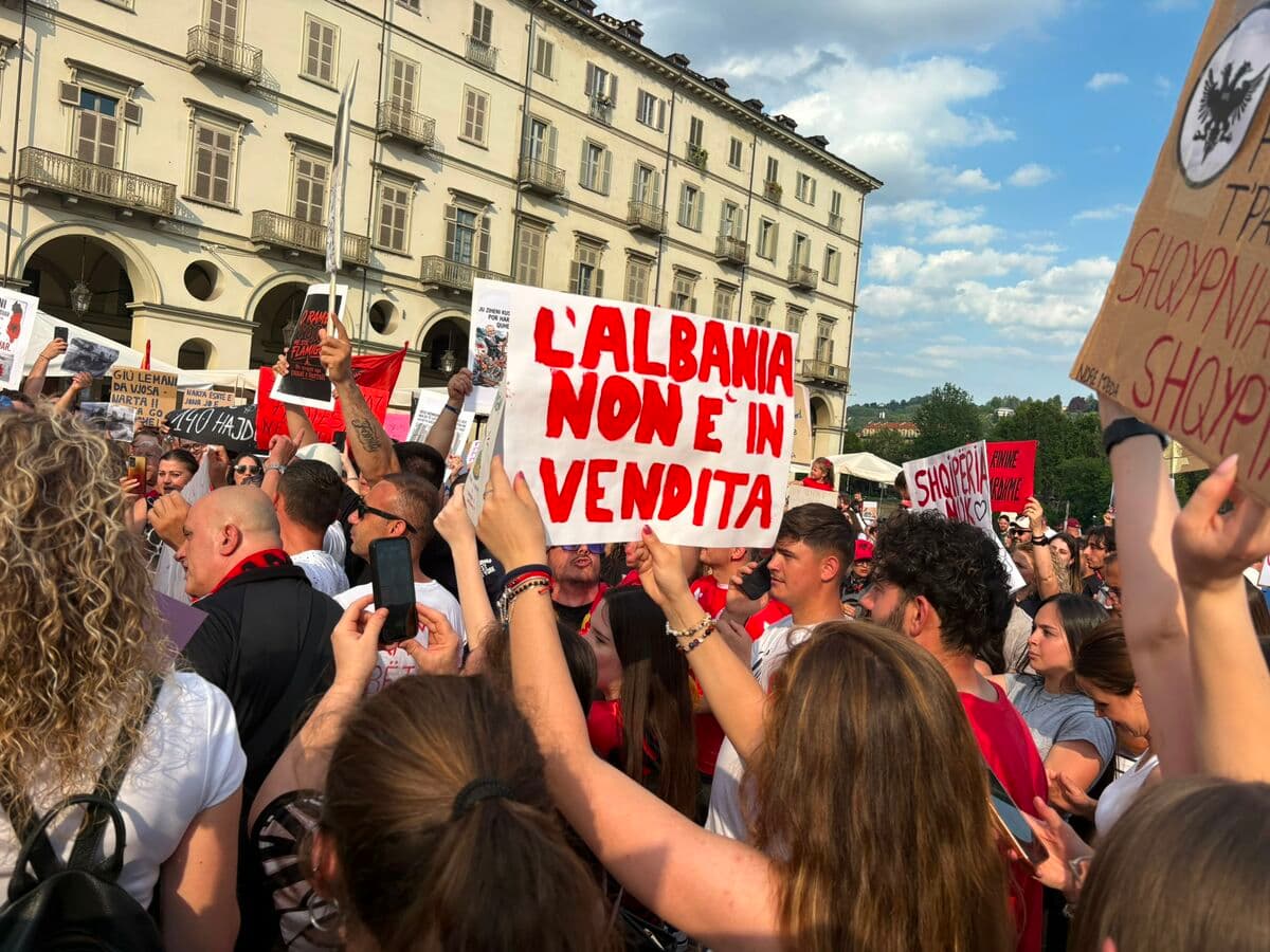 La comunità albanese di Torino torna in piazza per il cambiamento politico del paese