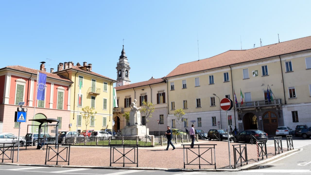 Vandalismi ad Arona, Gusmeroli: “Con i giovani coinvolgiamo anche i genitori”