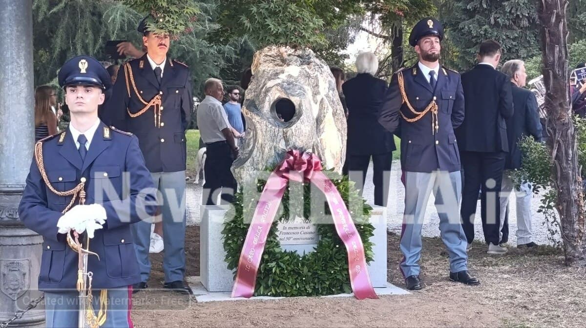 Ai Giardini Zumaglini un monumento per ricordare Francesco Cusano. Olivero: "Un'opera capace di parlare a tutti" FOTO e VIDEO