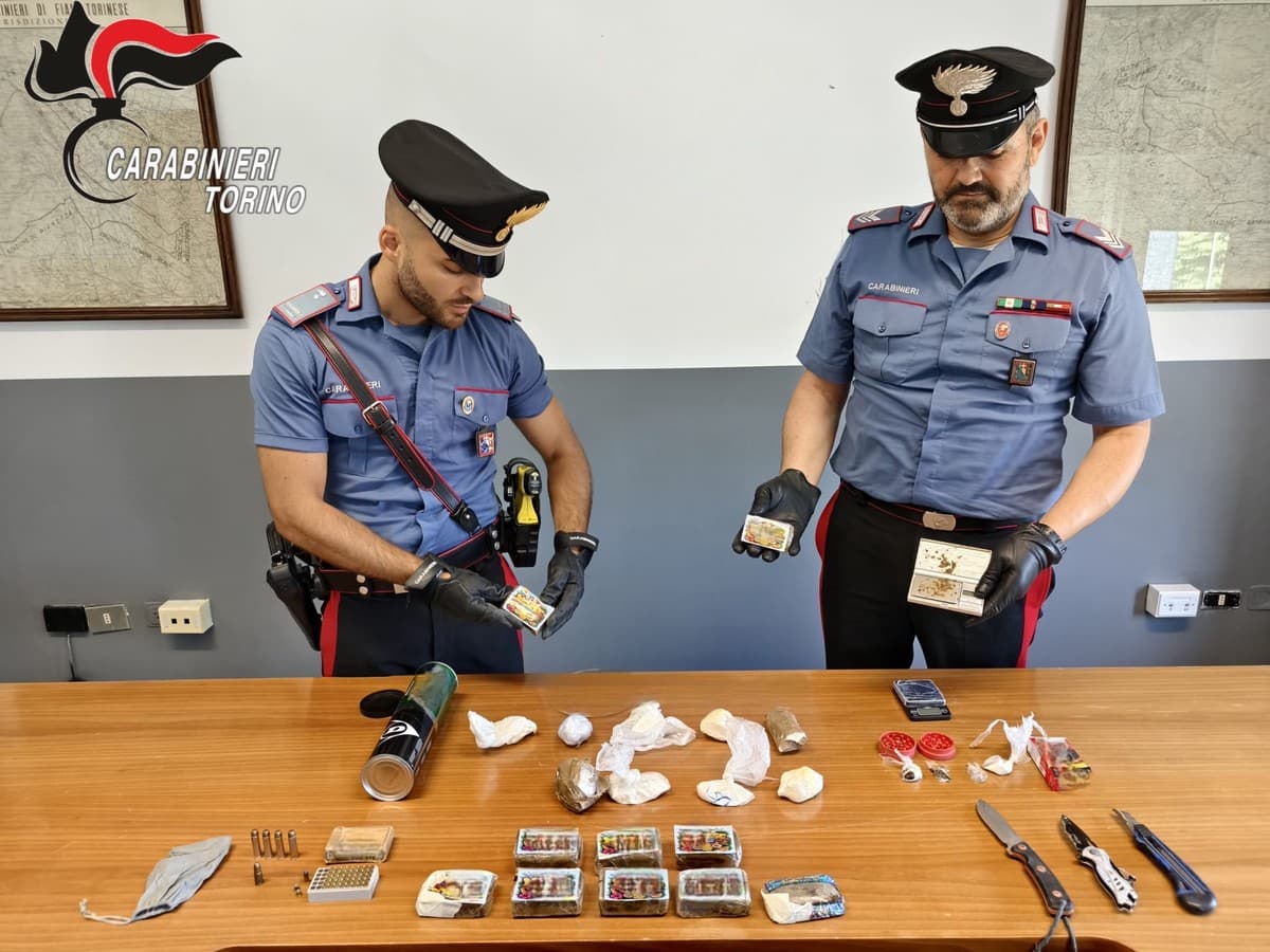 Nascosti in un appartamento droga e munizioni: nei guai 44enne di Venaria